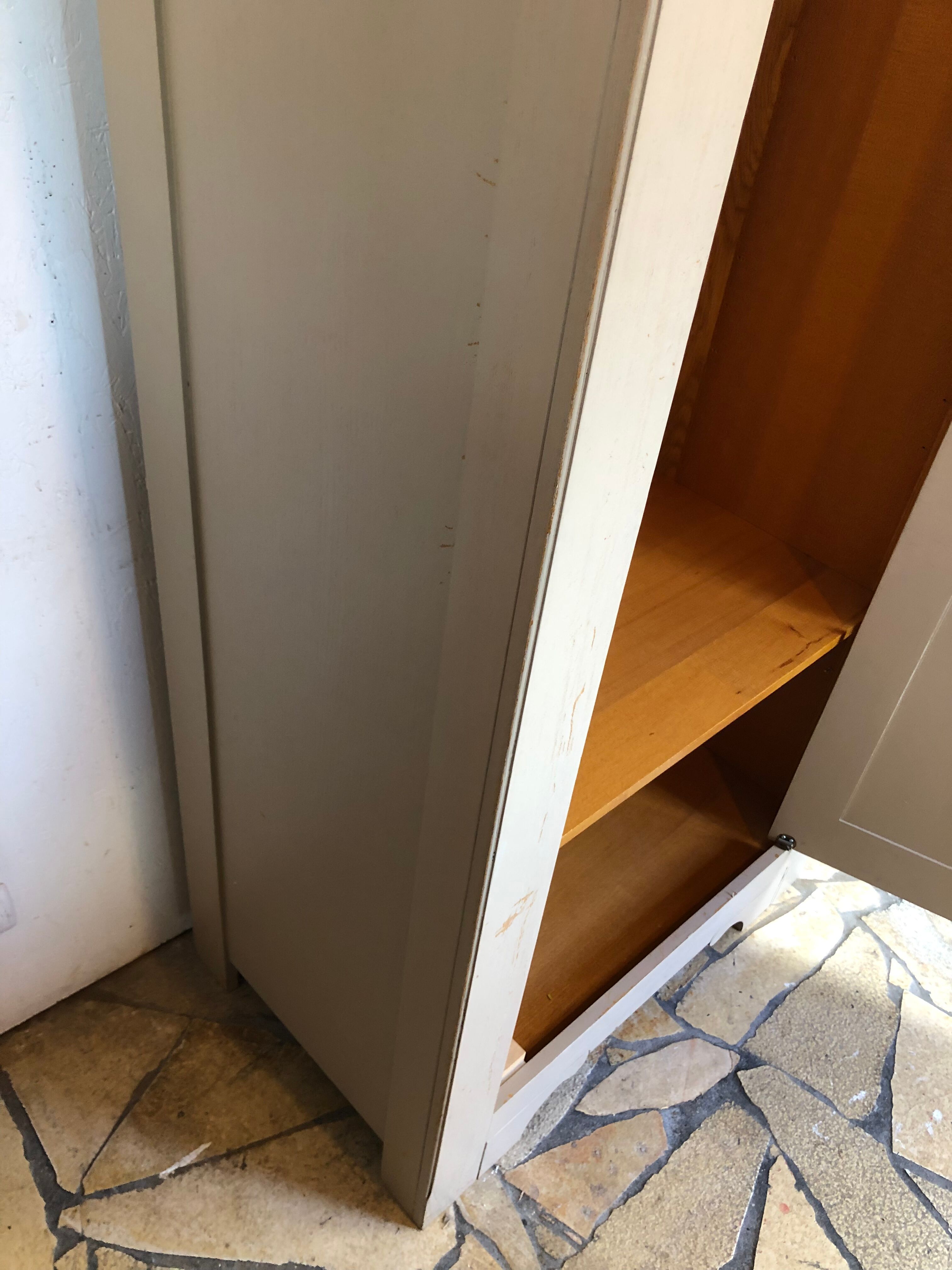 Wardrobe / hosiery maker