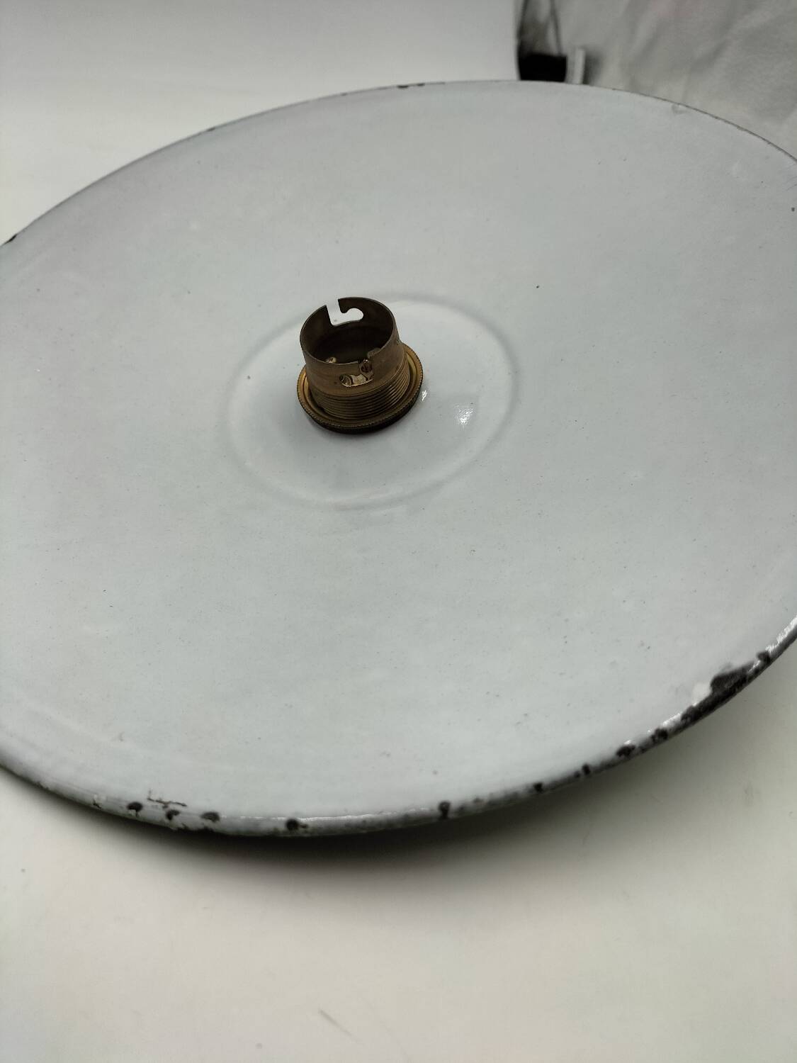 2 suspensions en tôles émaillées