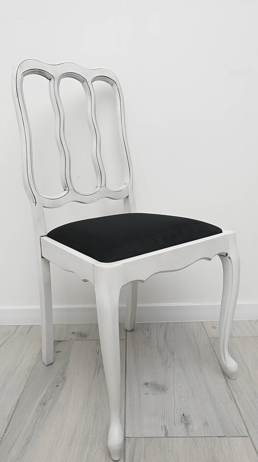 Stylish Ludwik table + 6 chairs. After professional renovation.