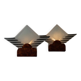Paire de lampes de table vintage en verre de Murano - design sculptural, triangles et rayures, supports en métal brun - Italie années 1980 - lampes de chevet