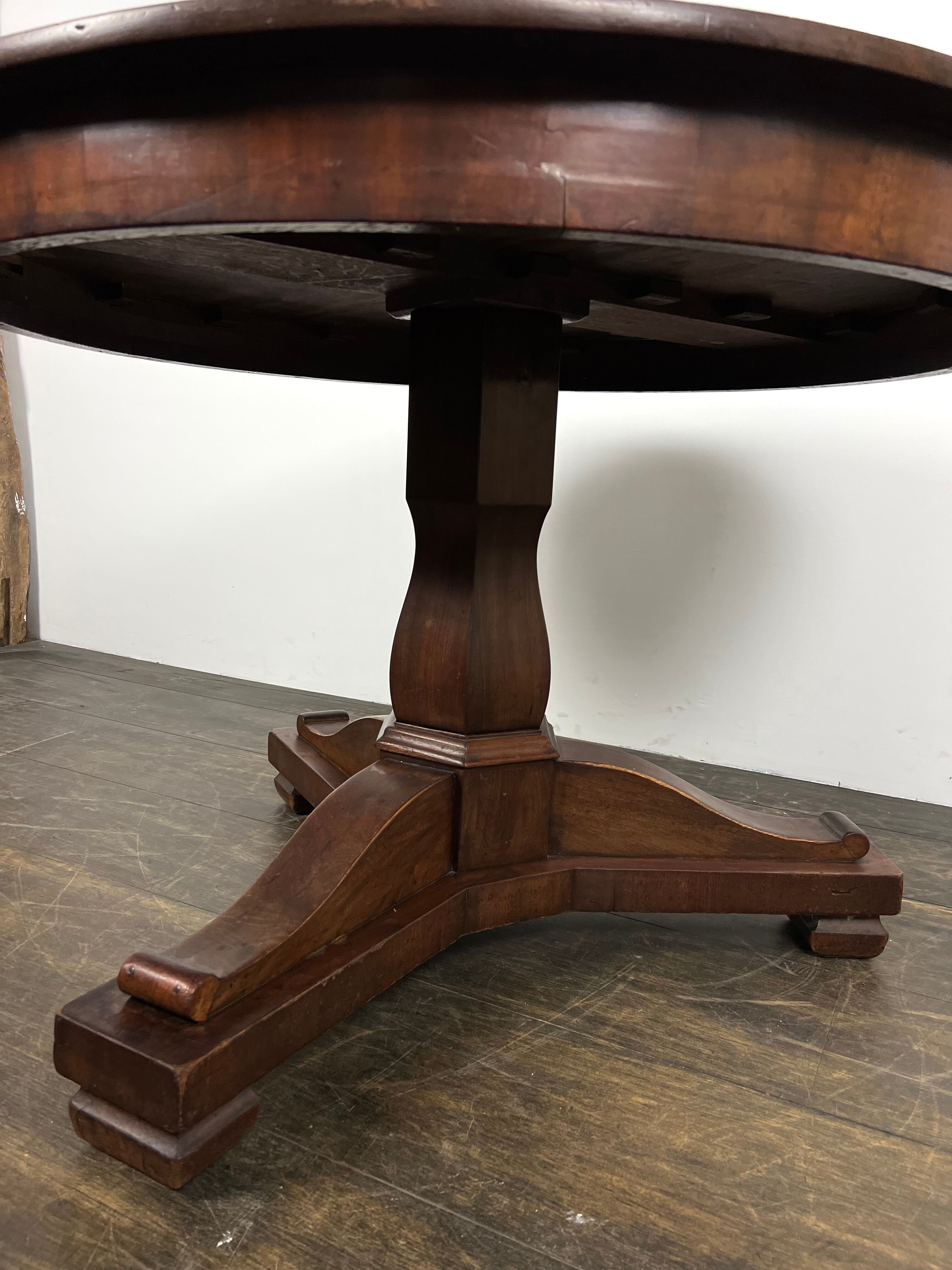 Mahogany center table Biedemeier