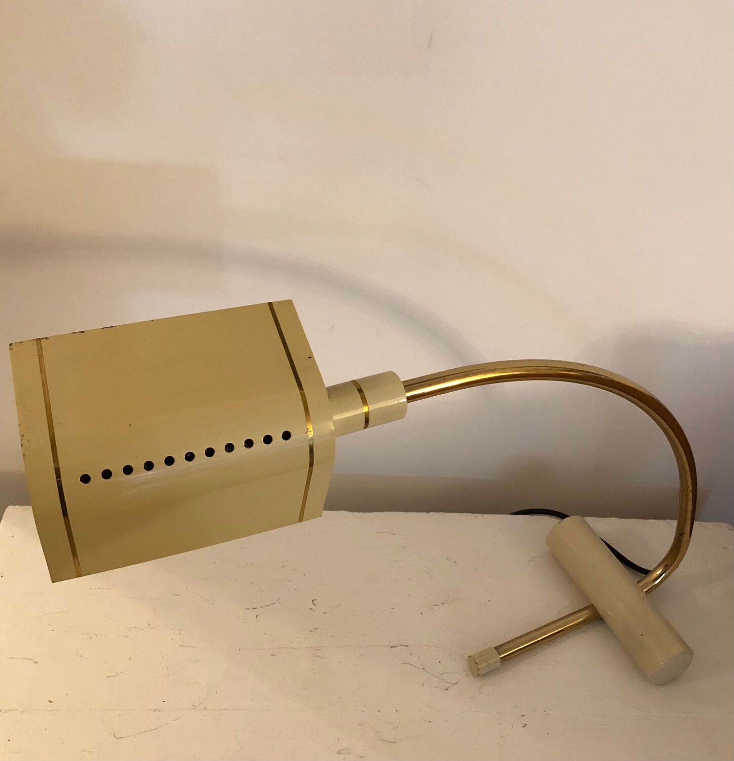 Vintage Italy brass articulated desk lamp.
