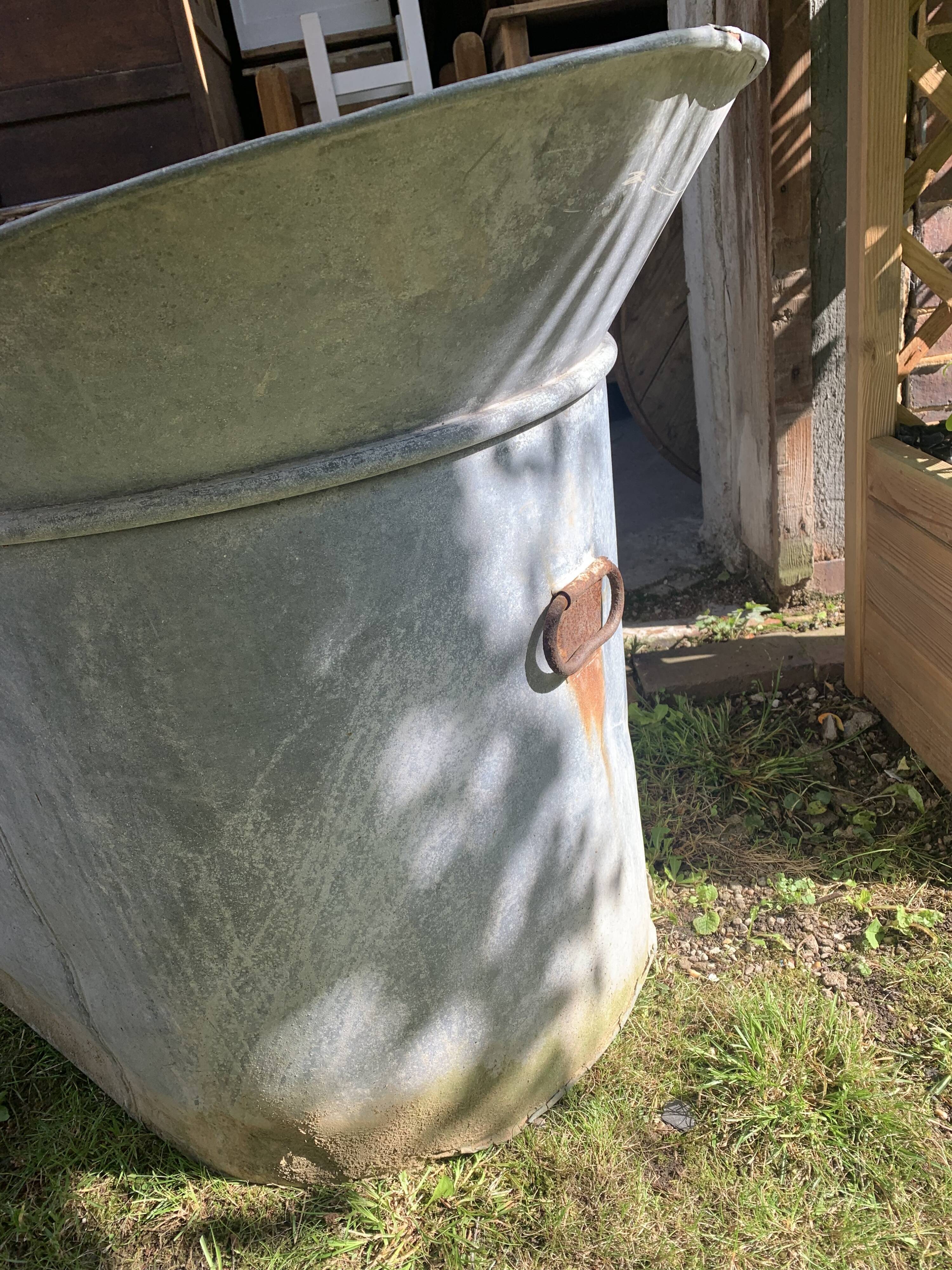 Baignoire en zinc ancienne