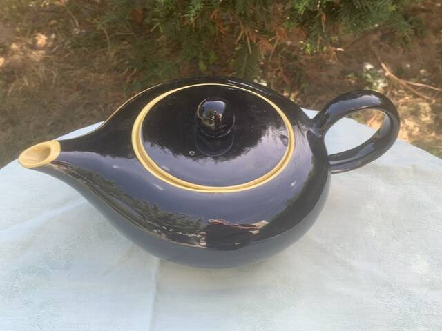 Teapot and milk jug We Two in vintage black and yellow ceramic