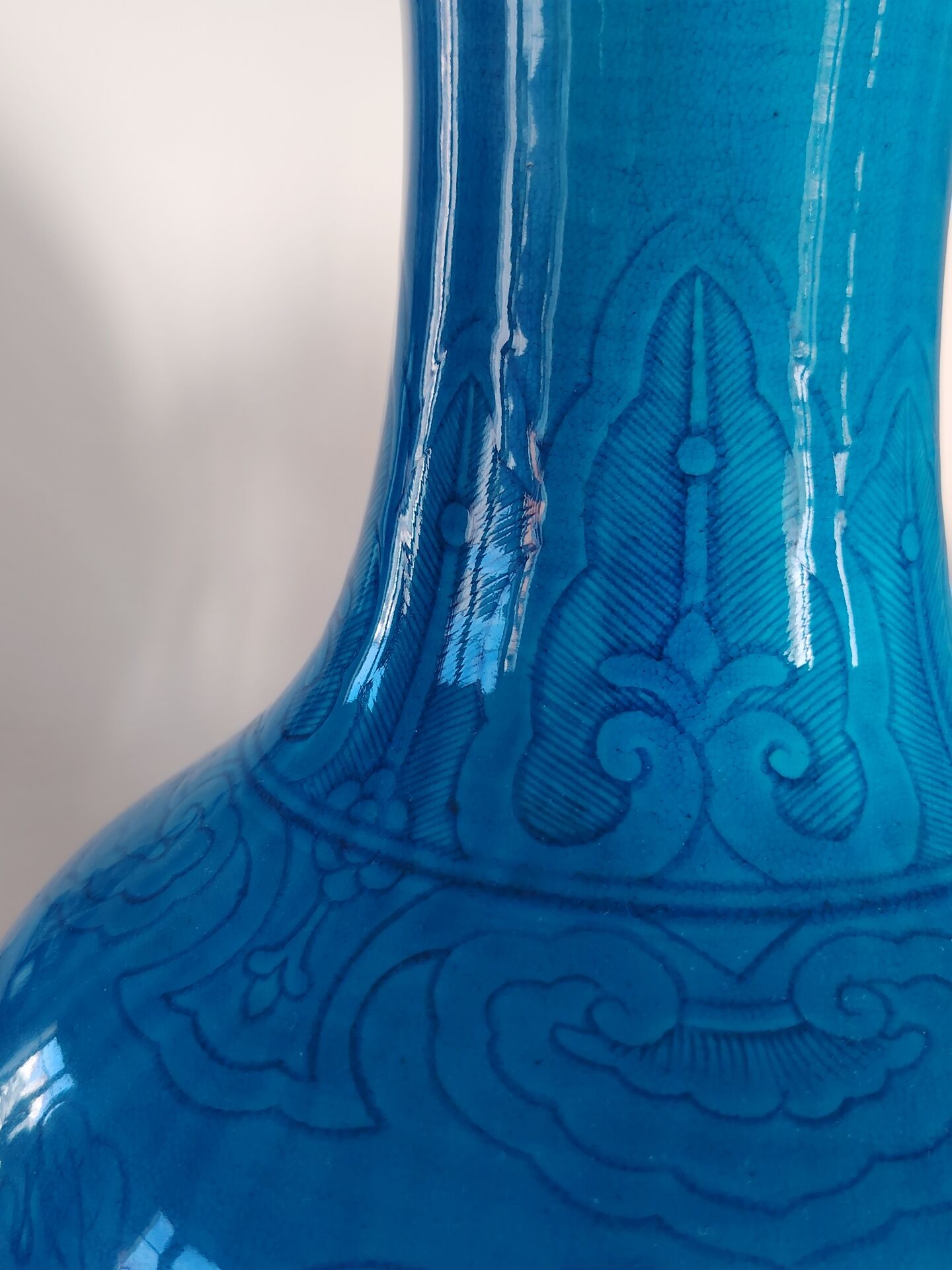 Turquoise ceramic vase lamp, incised Chinese decoration, late 19th century.