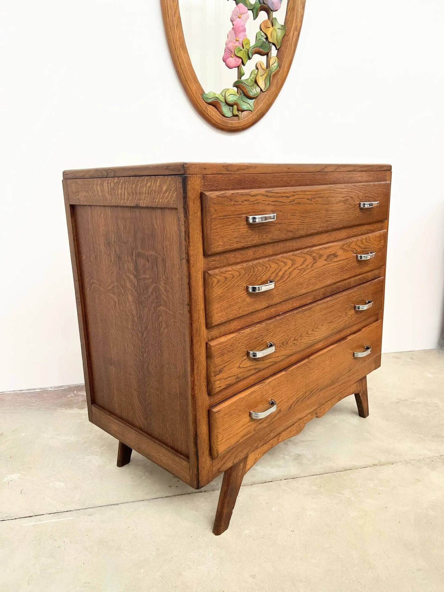 Commode vintage en chêne et poignées chrome – années 60