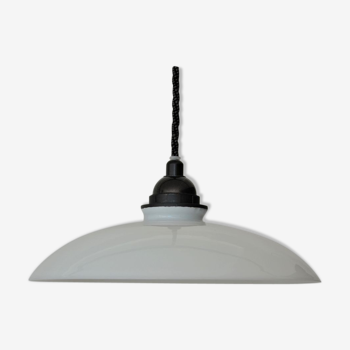 Suspension opaline noire et blanche