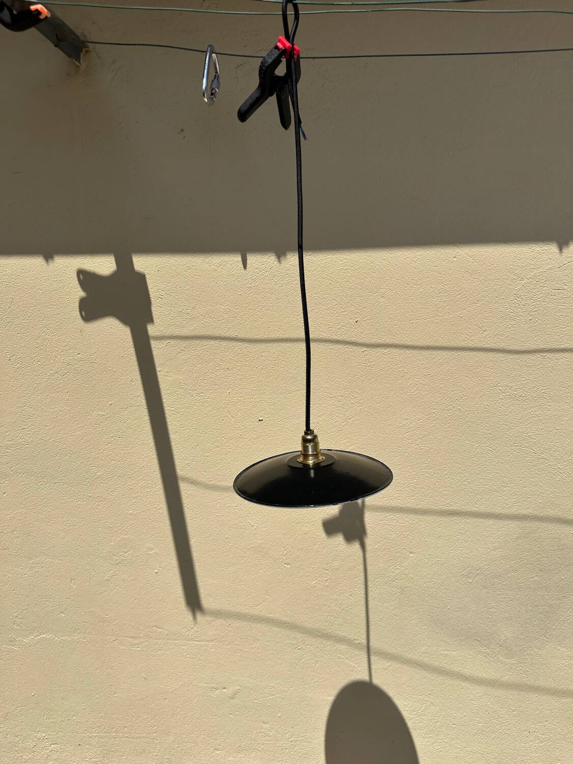 Suspension vintage en tôle émaillée verte et noire déco rétro fermé