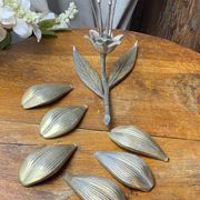 Individual flower-shaped ashtrays, solid brass, 1960s/70s