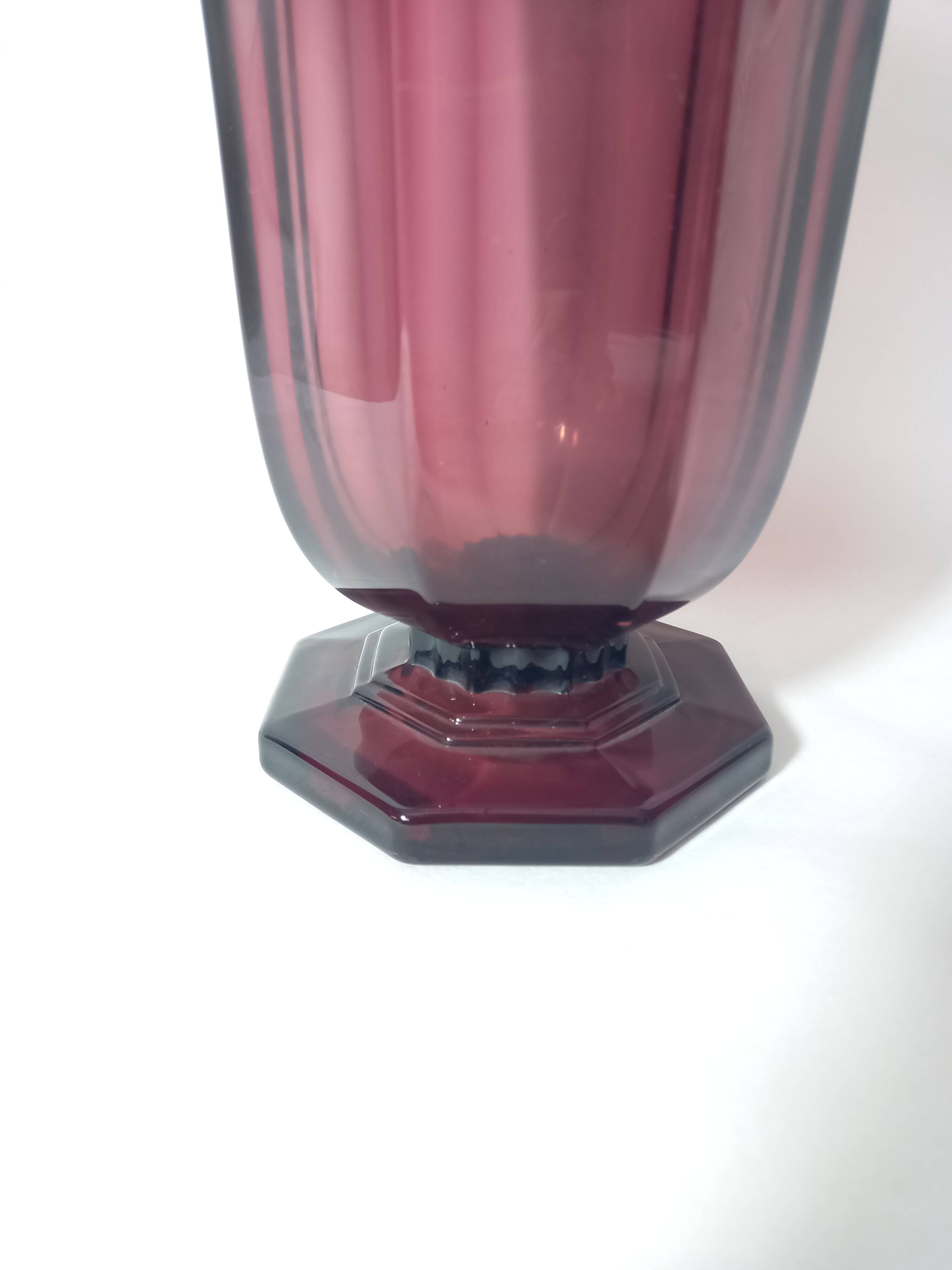 Large art deco vase in amethyst glass from luxval - val saint lambert