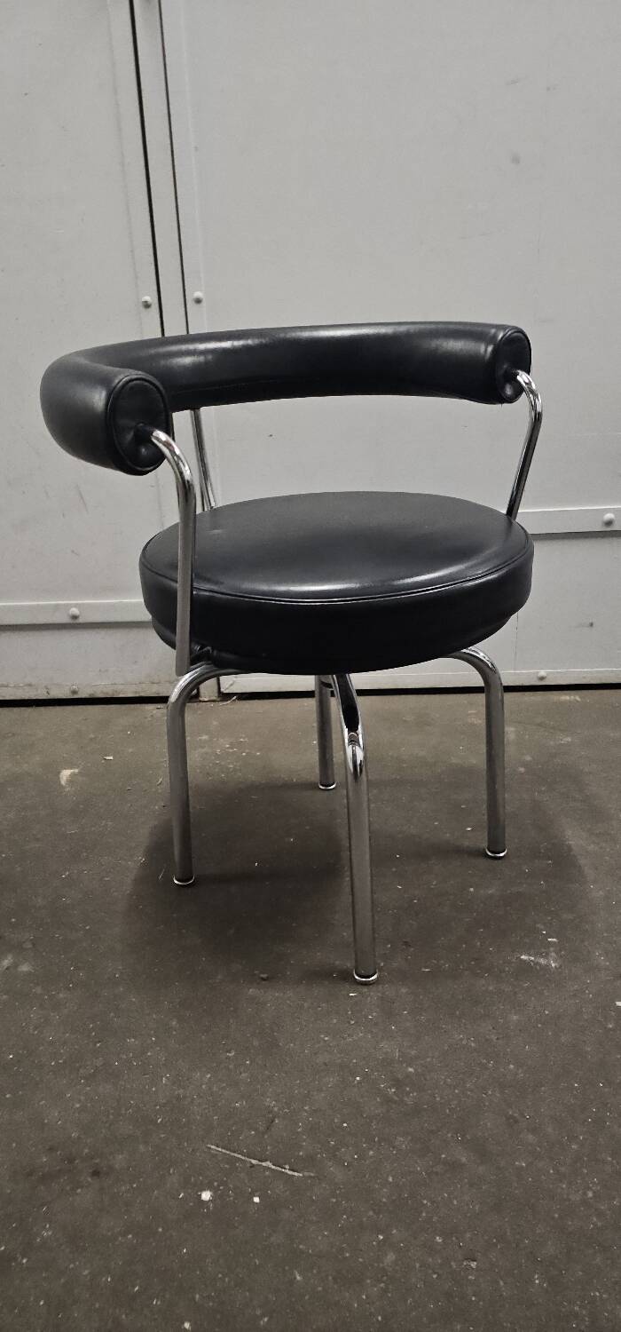 4 Cassina Lc7 Charlotte Perriand