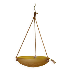 Suspension en verre rosé