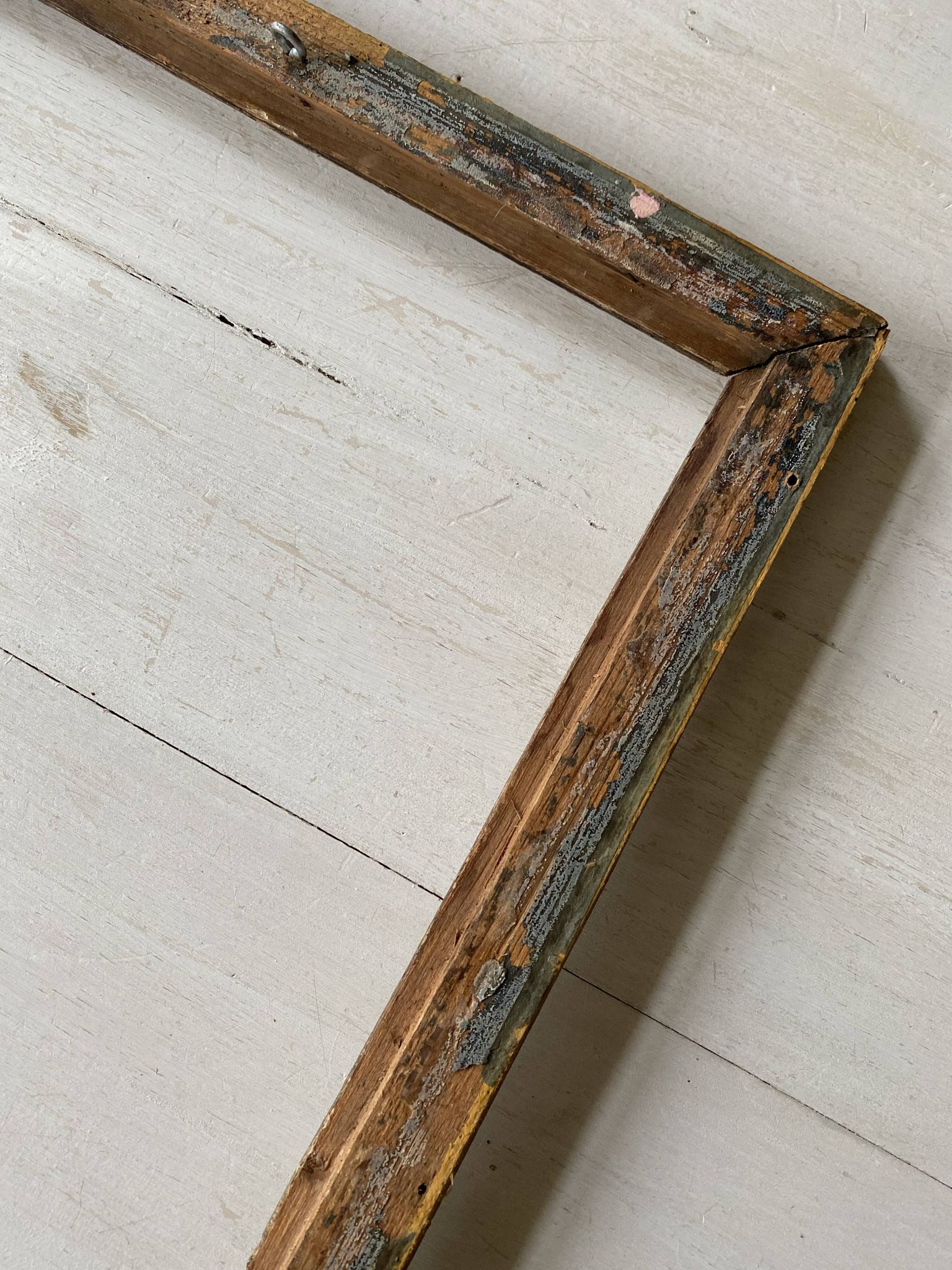 Wooden frame and gilded and carved stucco of the nineteenth century