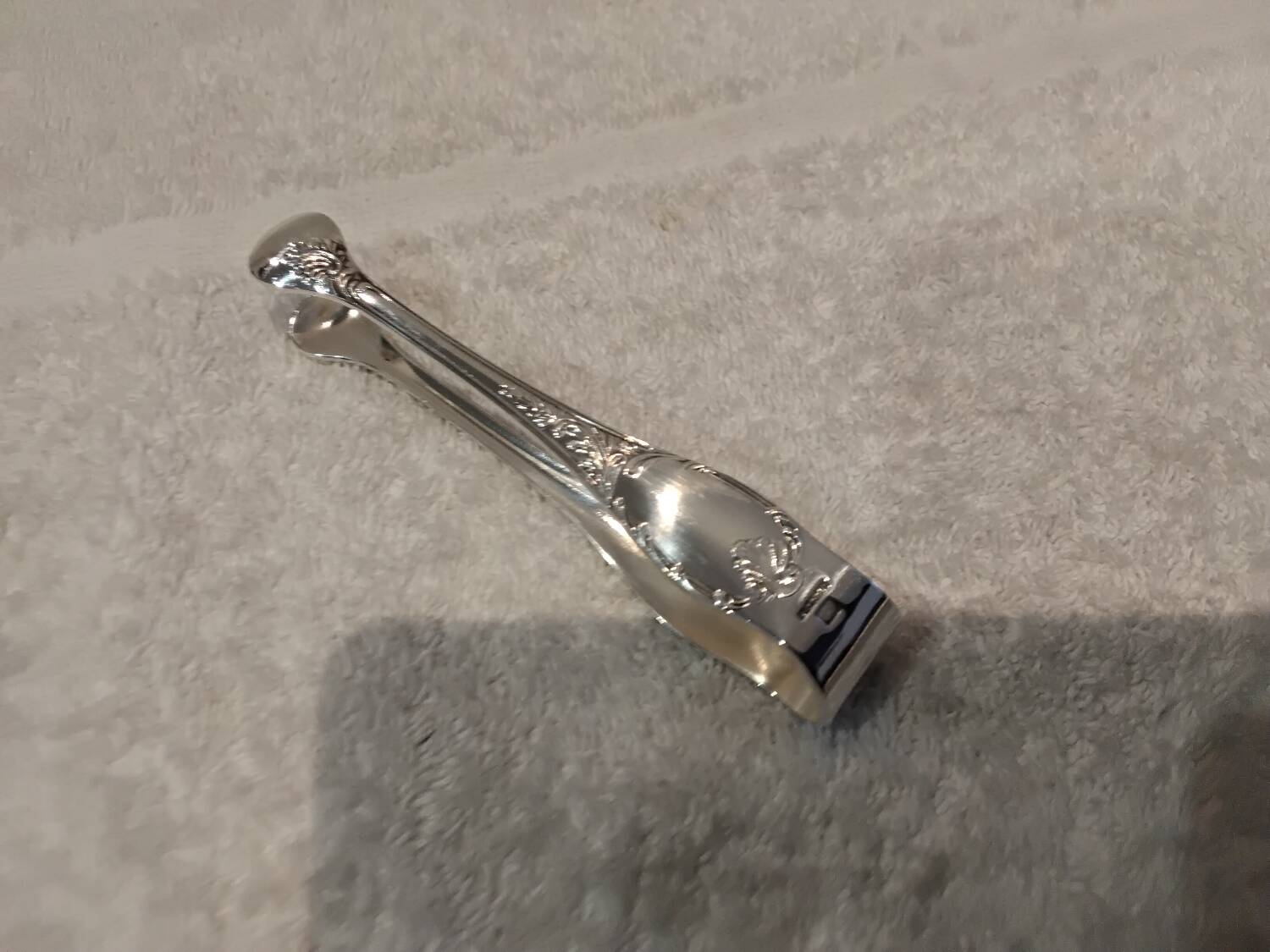 Small silver-plated sugar tongs by Christofle Marly, 11.3 cm