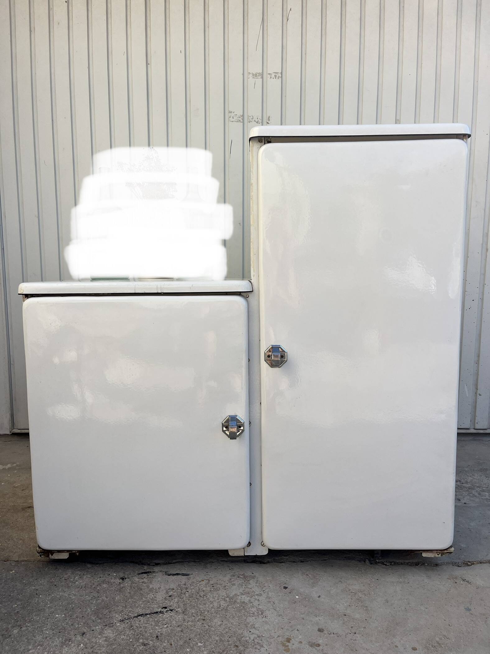 Armoire asymétrique tôle emaillee