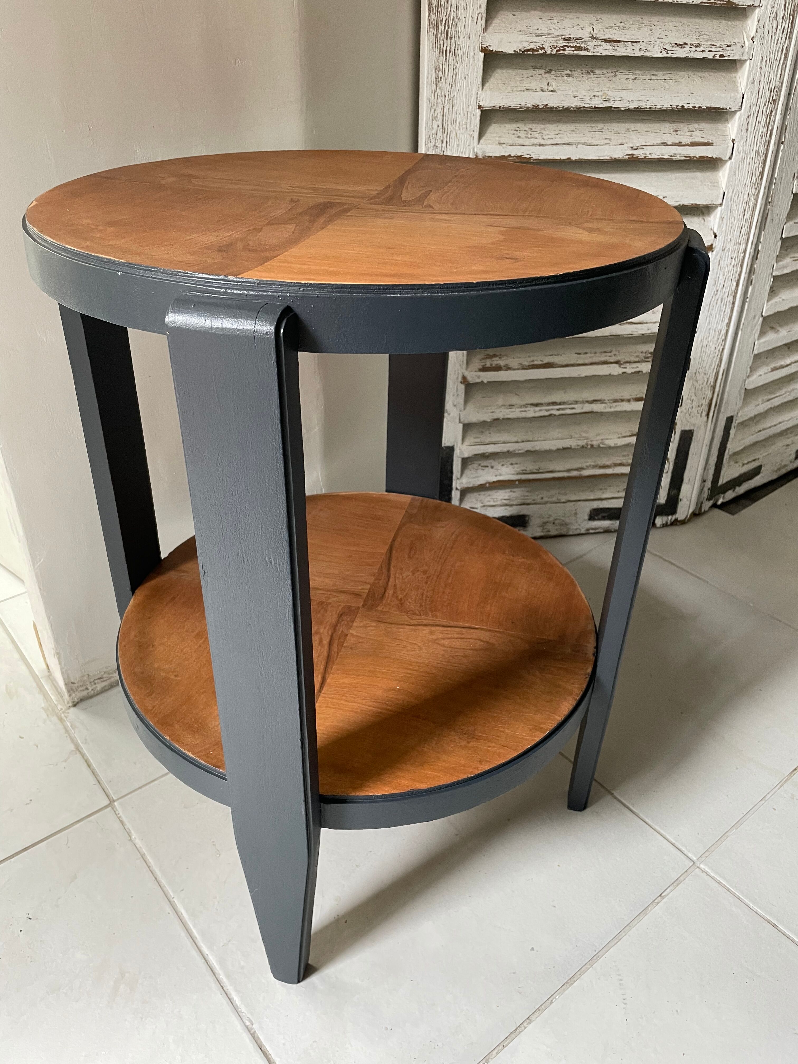 Round pedestal table 30s