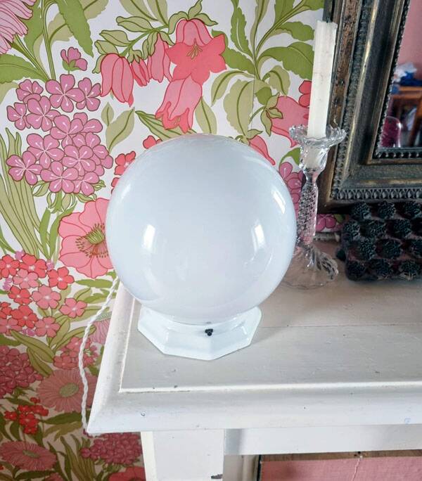 Opaline globe lamp