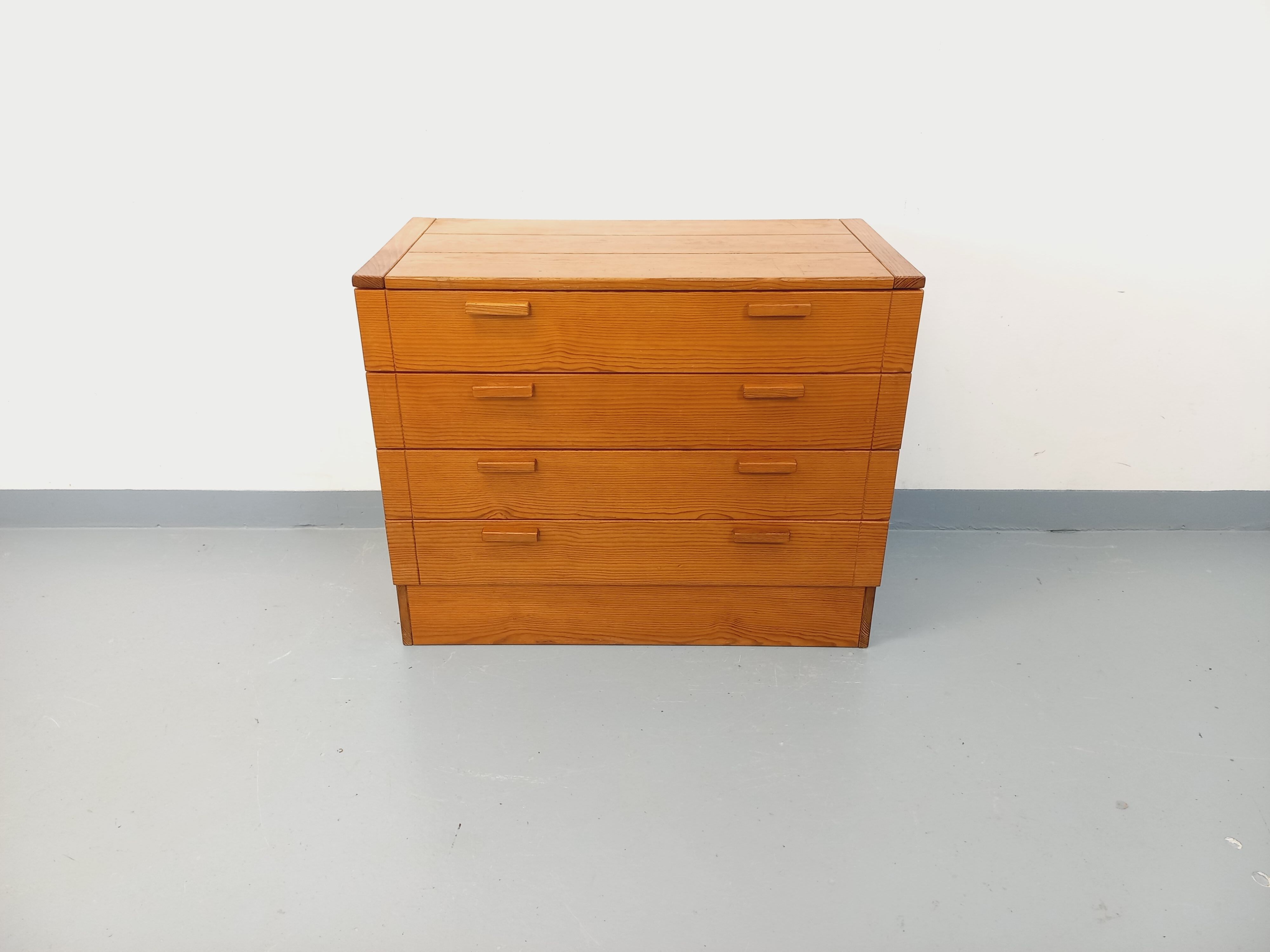 Vintage pine chest of drawers from the 1970s.