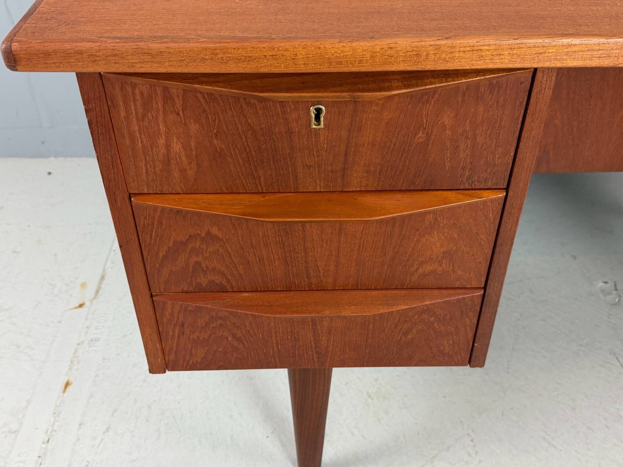 Scandinavian modern teak desk with backside book shelving, 1960, Denmark