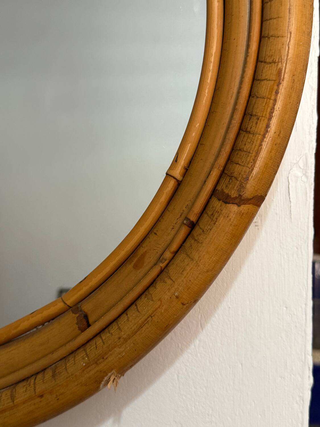 Round rattan mirror from the 60s Spain