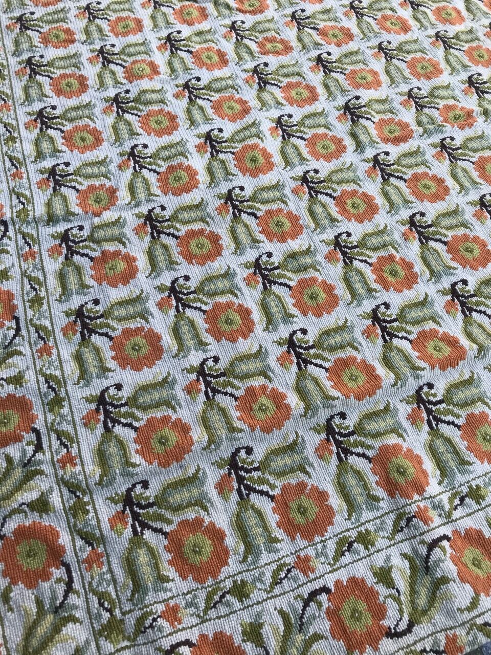 Vintage carpet with small dots 230x373 cm