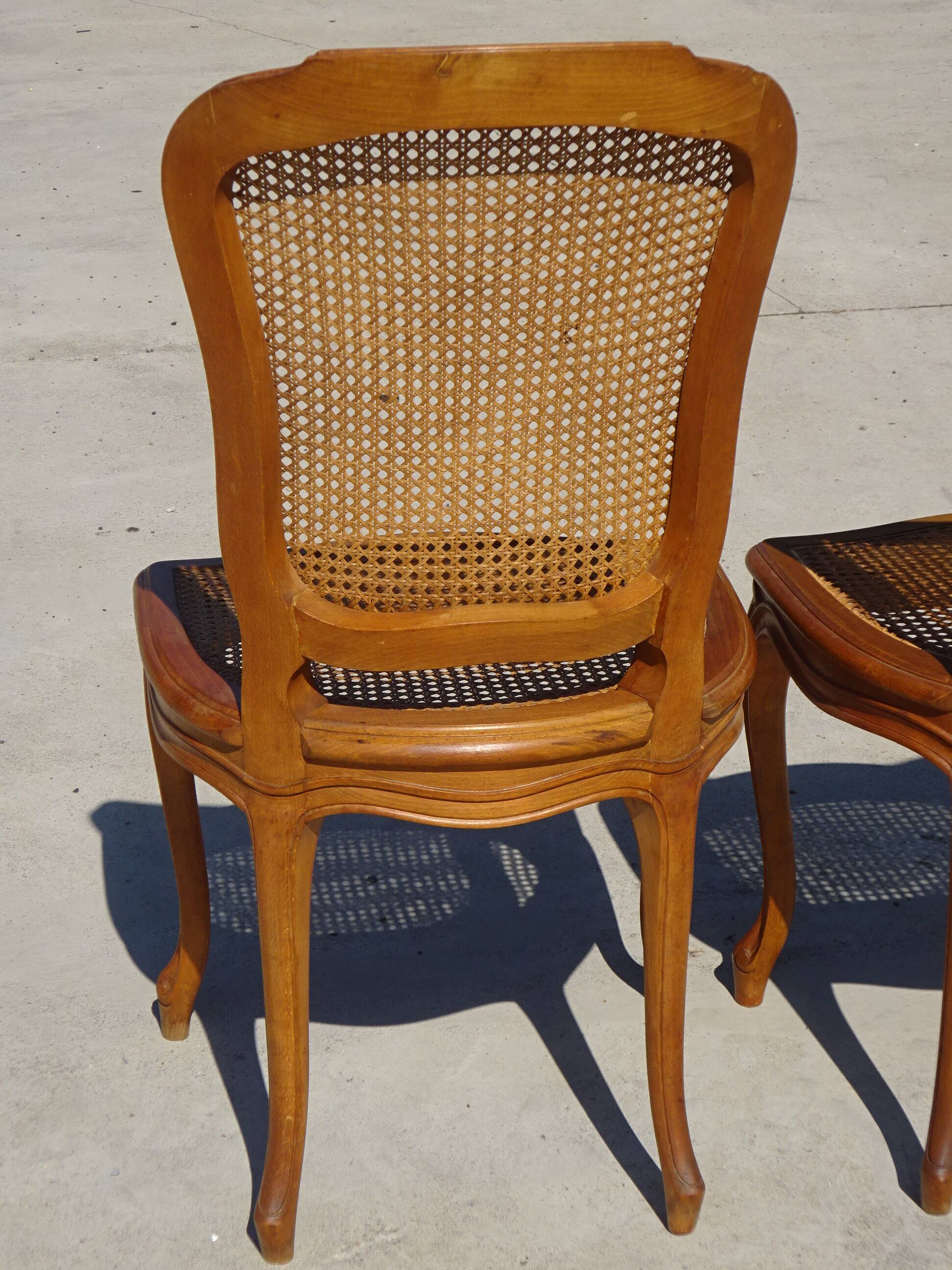 Paire de chaises en bois et cannage style Louis XV