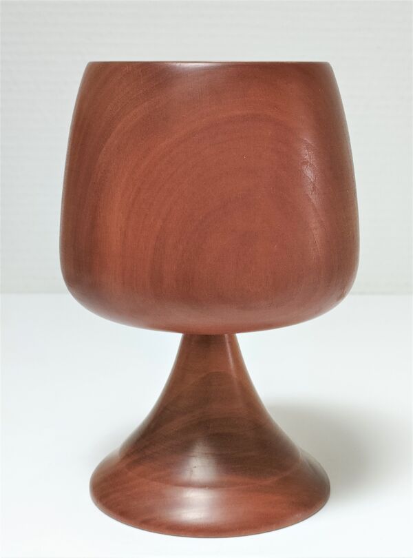 Cinq verres à pied en bois tourné vintage