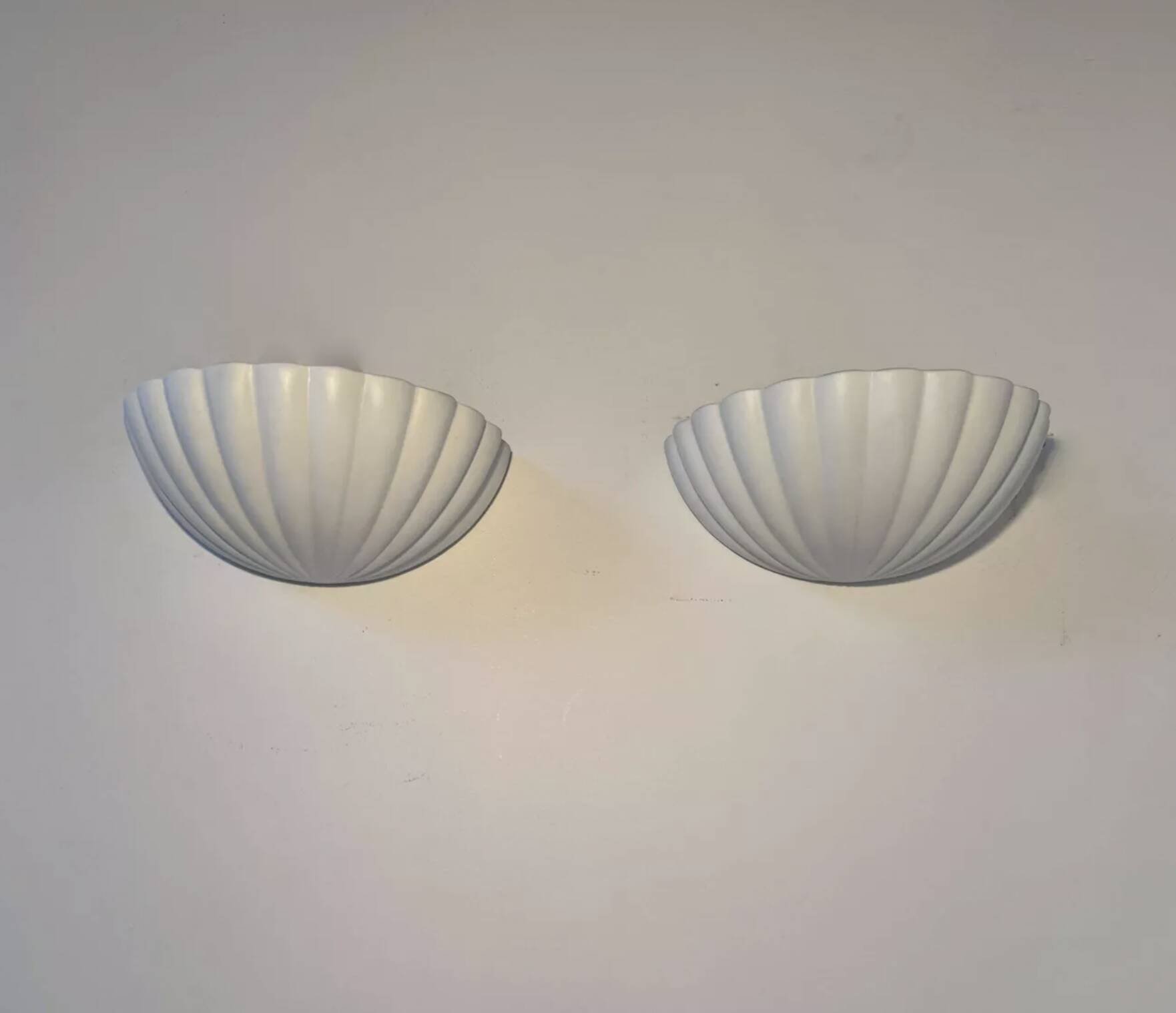 Paire d'appliques vintage coquillage, blanc mat, France 1970