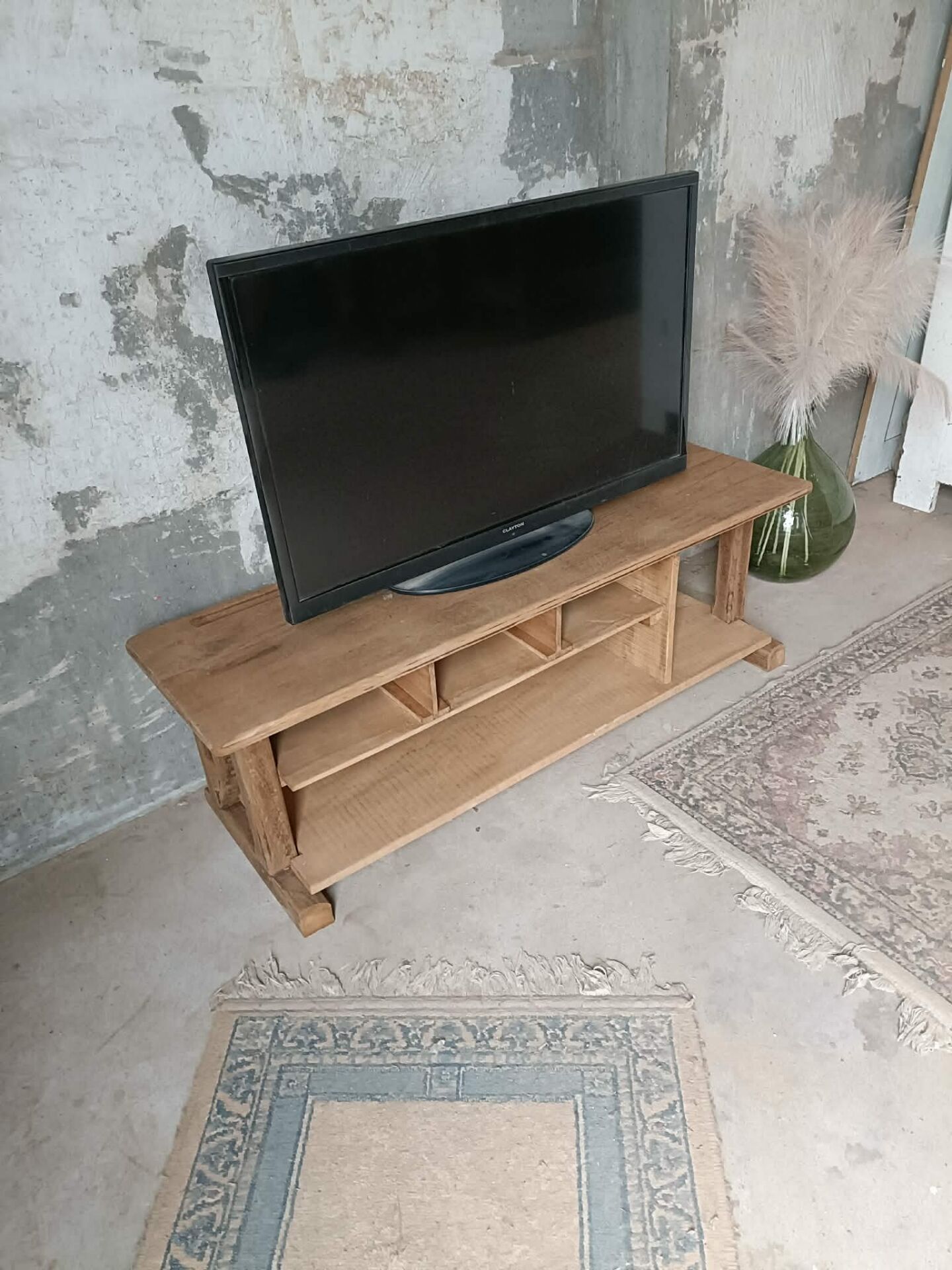 Entrance bench