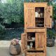 Armoire homme debout