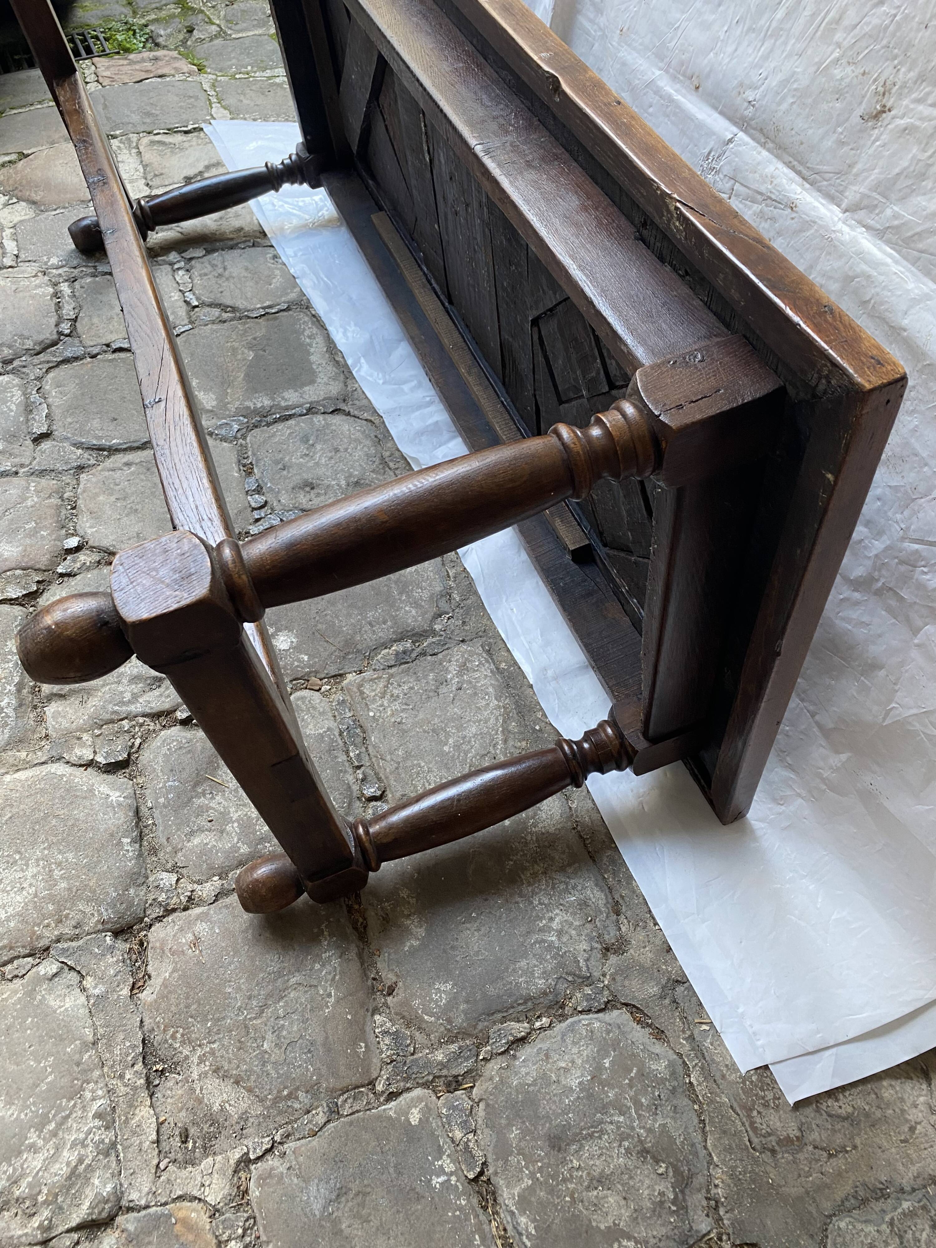 Table de salon en plusieurs essences de bois massif