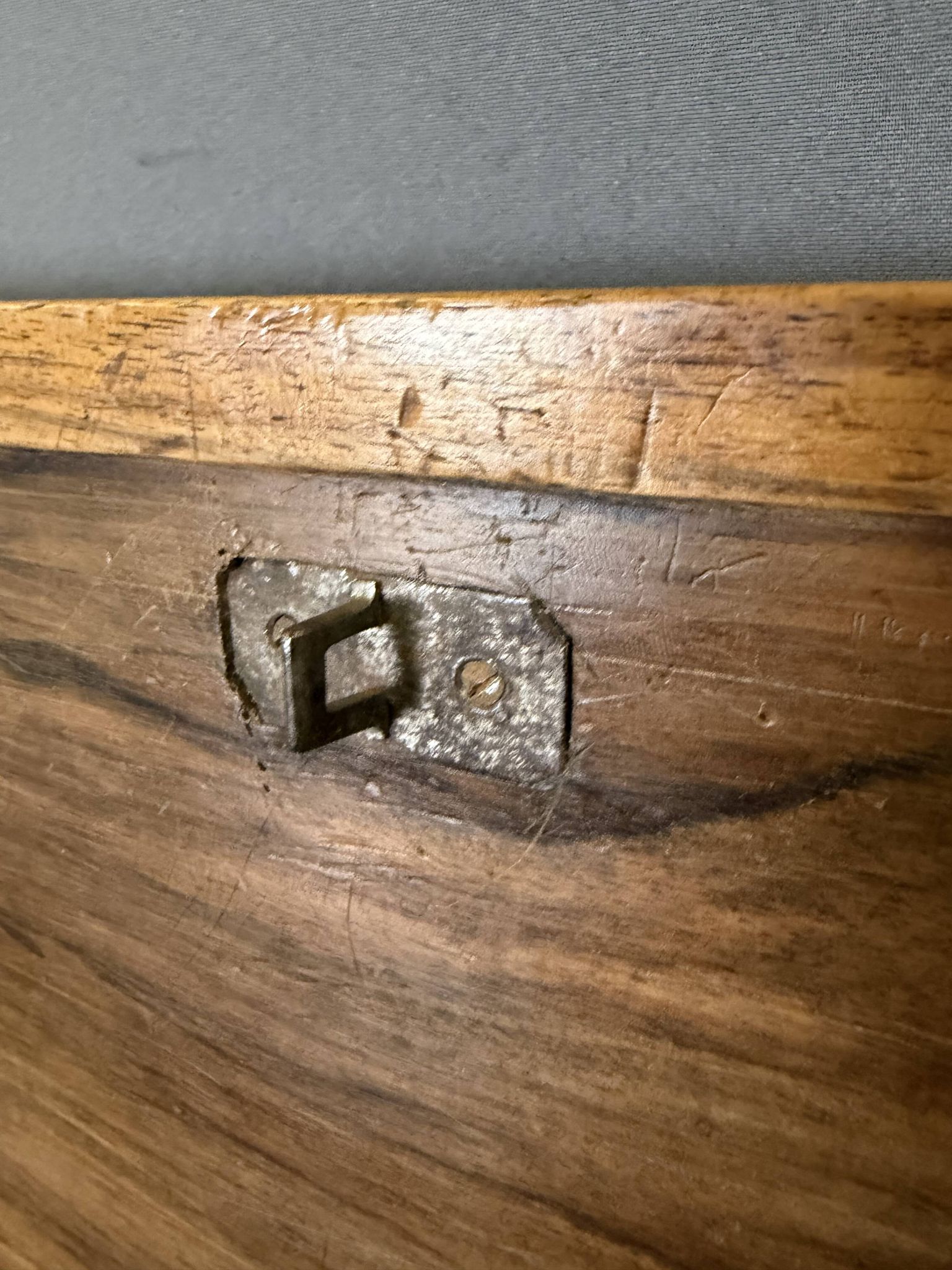 Commode Coffre de Maîtrise Louis XVI en Noyer