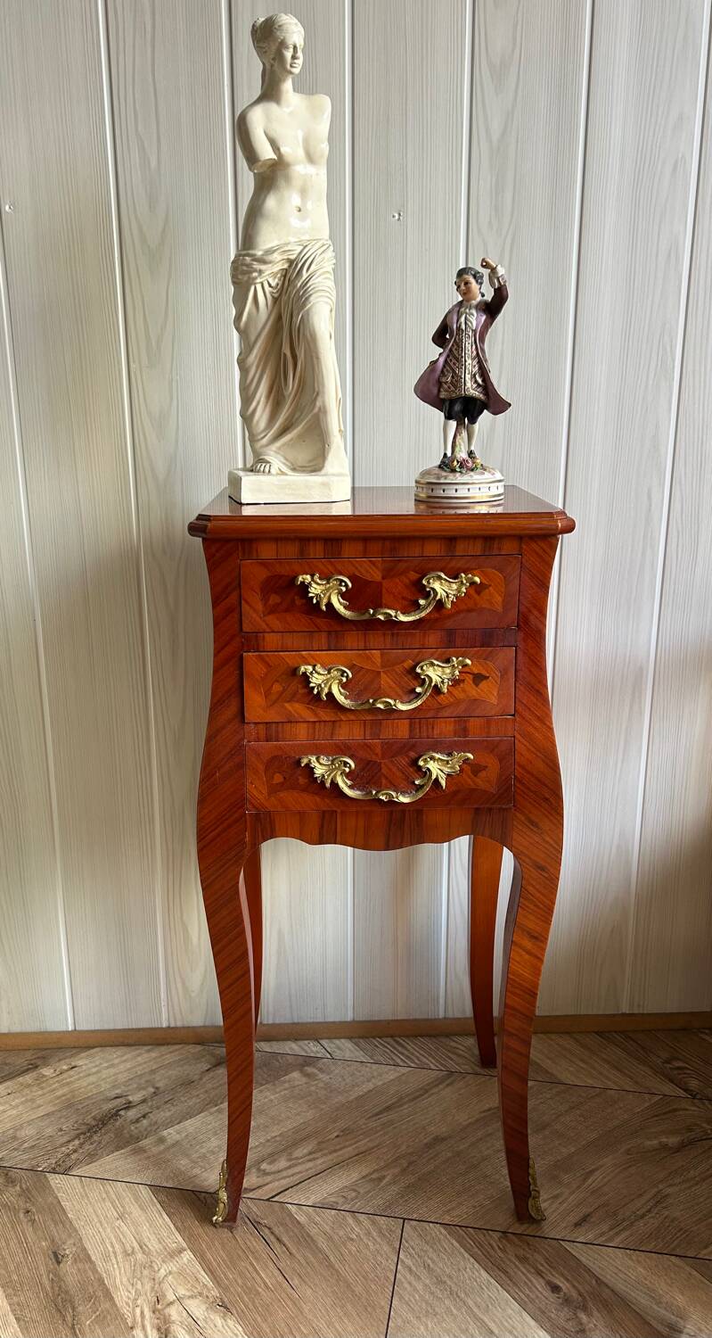 Small 19th-century chest of drawers