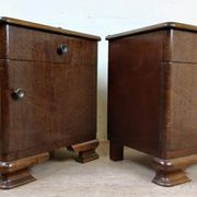 Pair of Art Deco period bedside tables or nightstands in burl circa 1930
