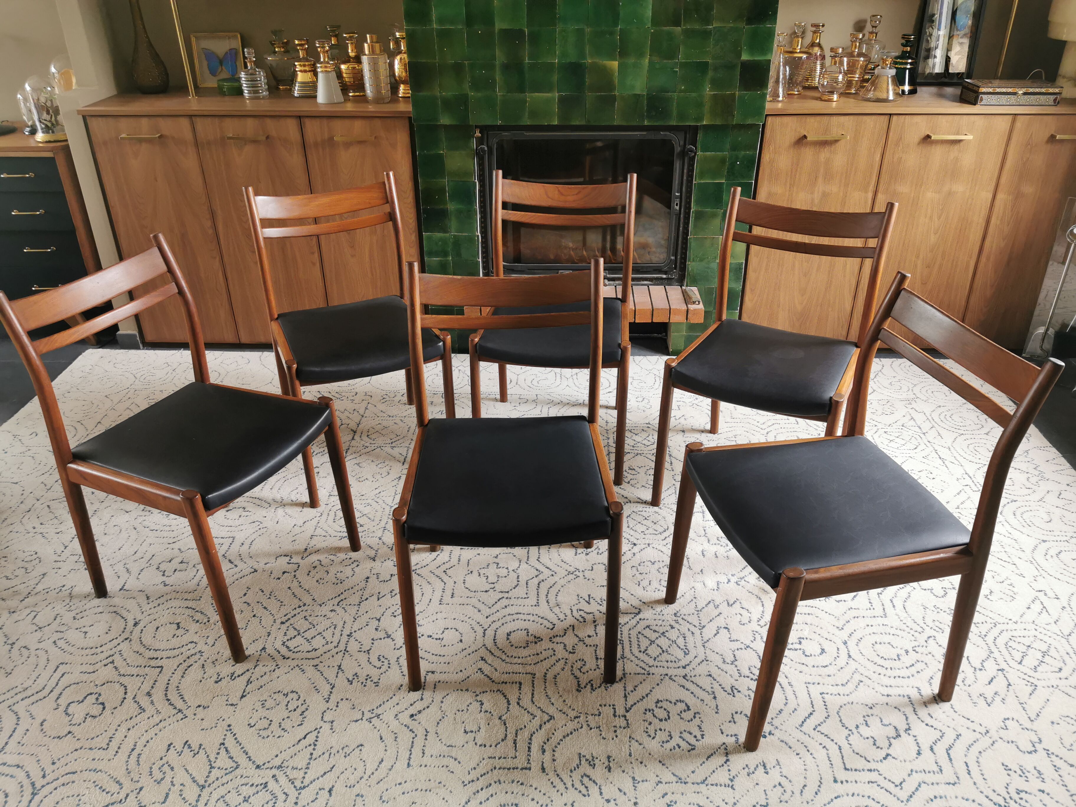 Table set and 6 Scandinavian Vintage Chairs in Teck