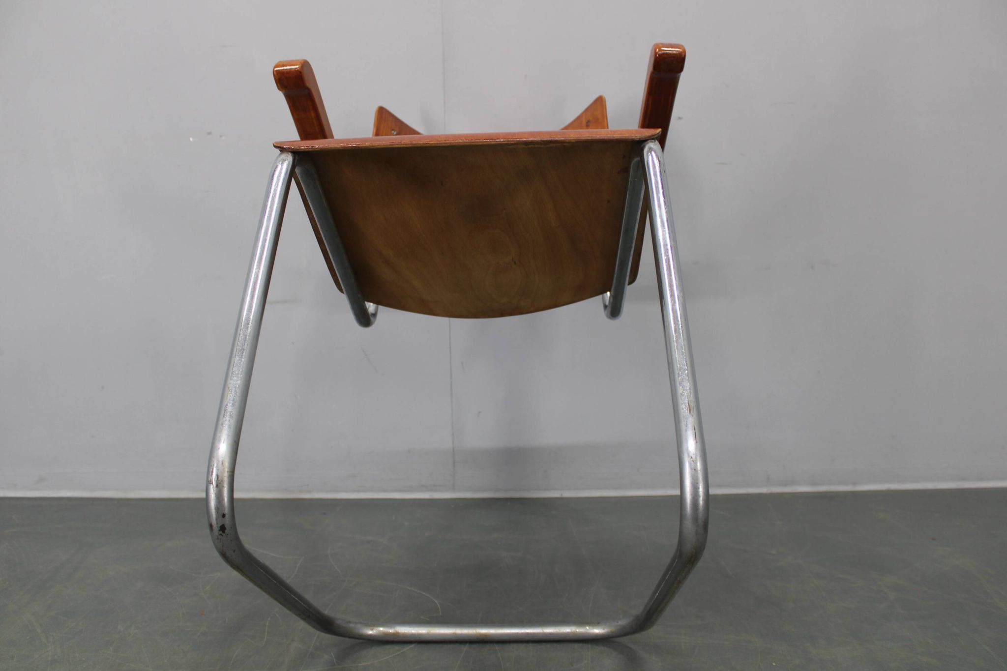 Bauhaus cantilever armchair in chrome tubular steel and beech, 1930s