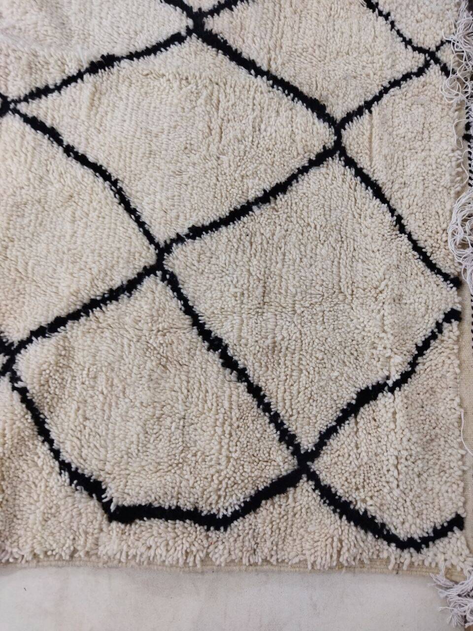 Handmade moroccan berber rug 315 x 187 cm