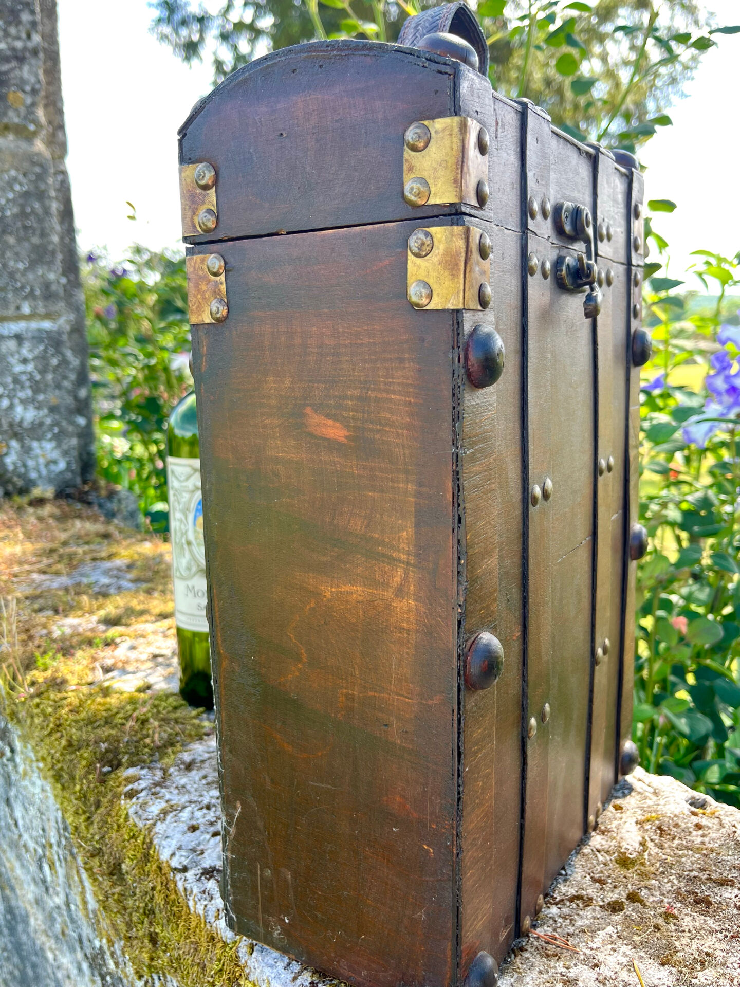 Coffre en bois pour deux bouteilles de vin avec compartiment secret