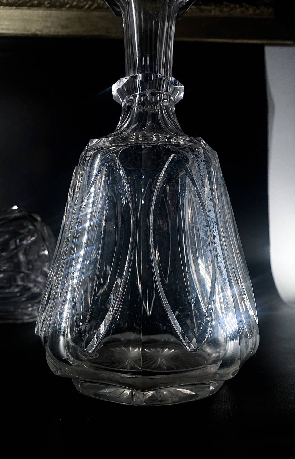 Two Le Creusot wine carafes (Baccarat) 19th century. Leaves
