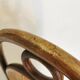 Chaise vintage Thonet en bois courbé : tissu rétro, dossier en canne, yougoslave des années 1970