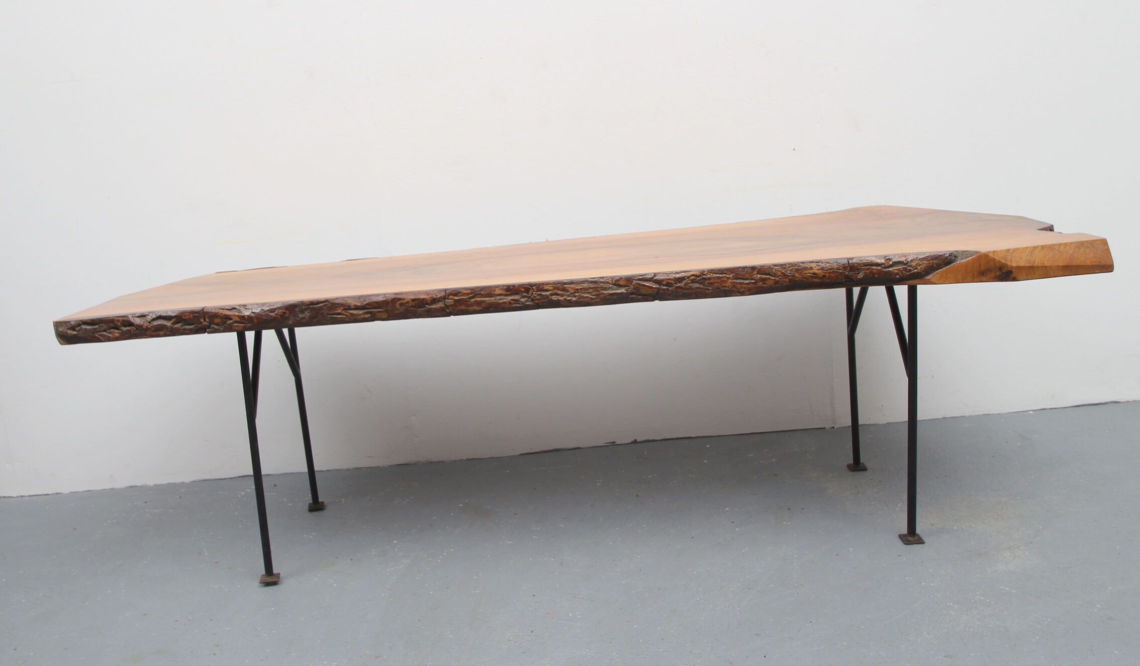 Coffee table in walnut