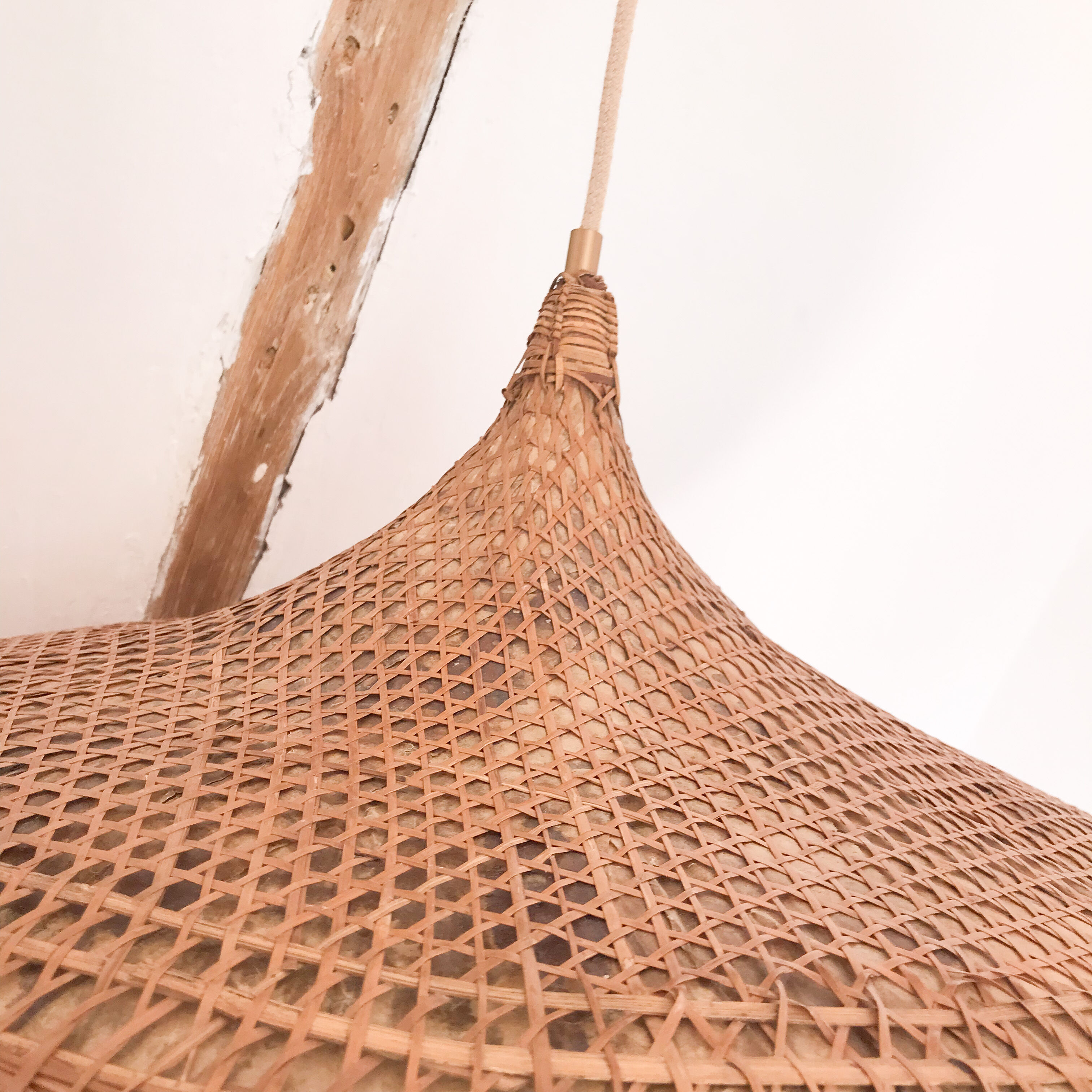 Wicker pendant lamp