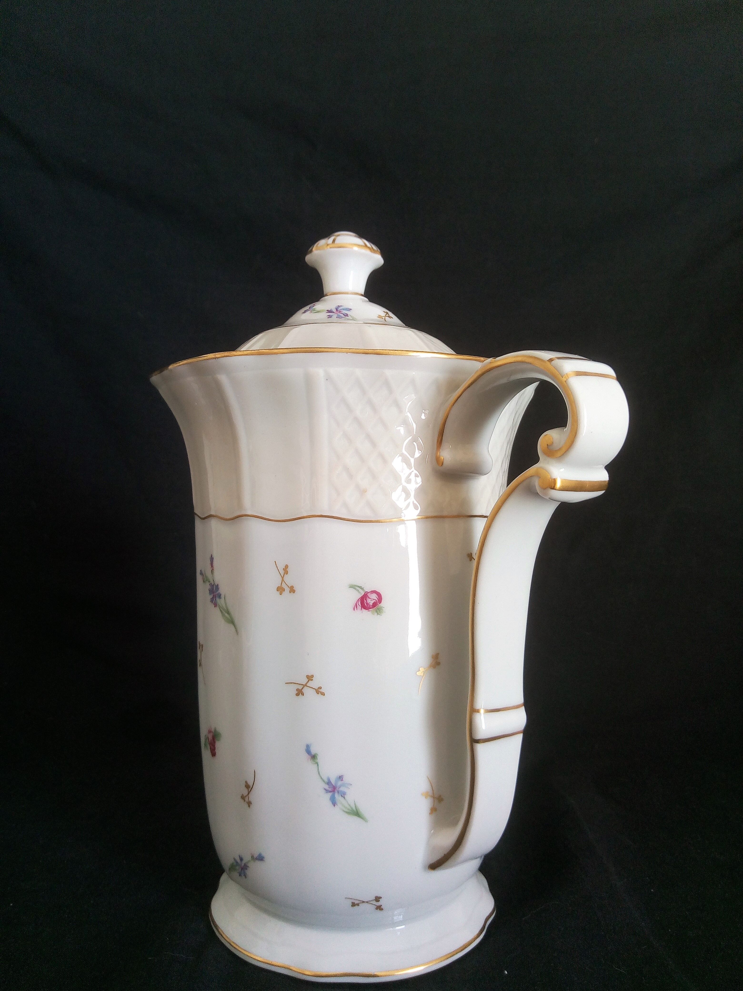 L. Bernardaud & Cie. - Limoges porcelain coffee set, Pompadour model, 1900s - 1927s