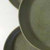 4 stoneware plates with straight edge