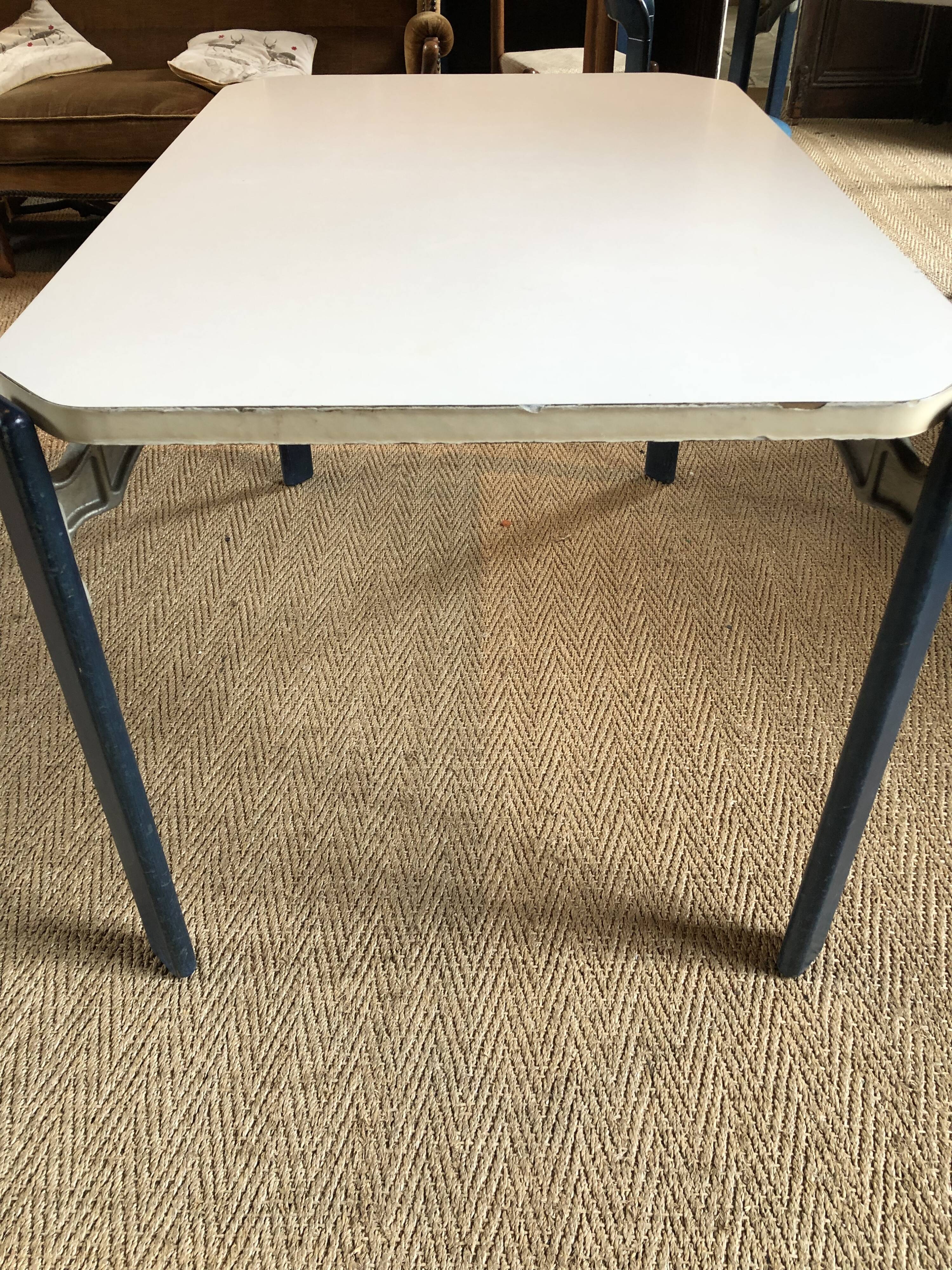 Bruno Rey table for Kush