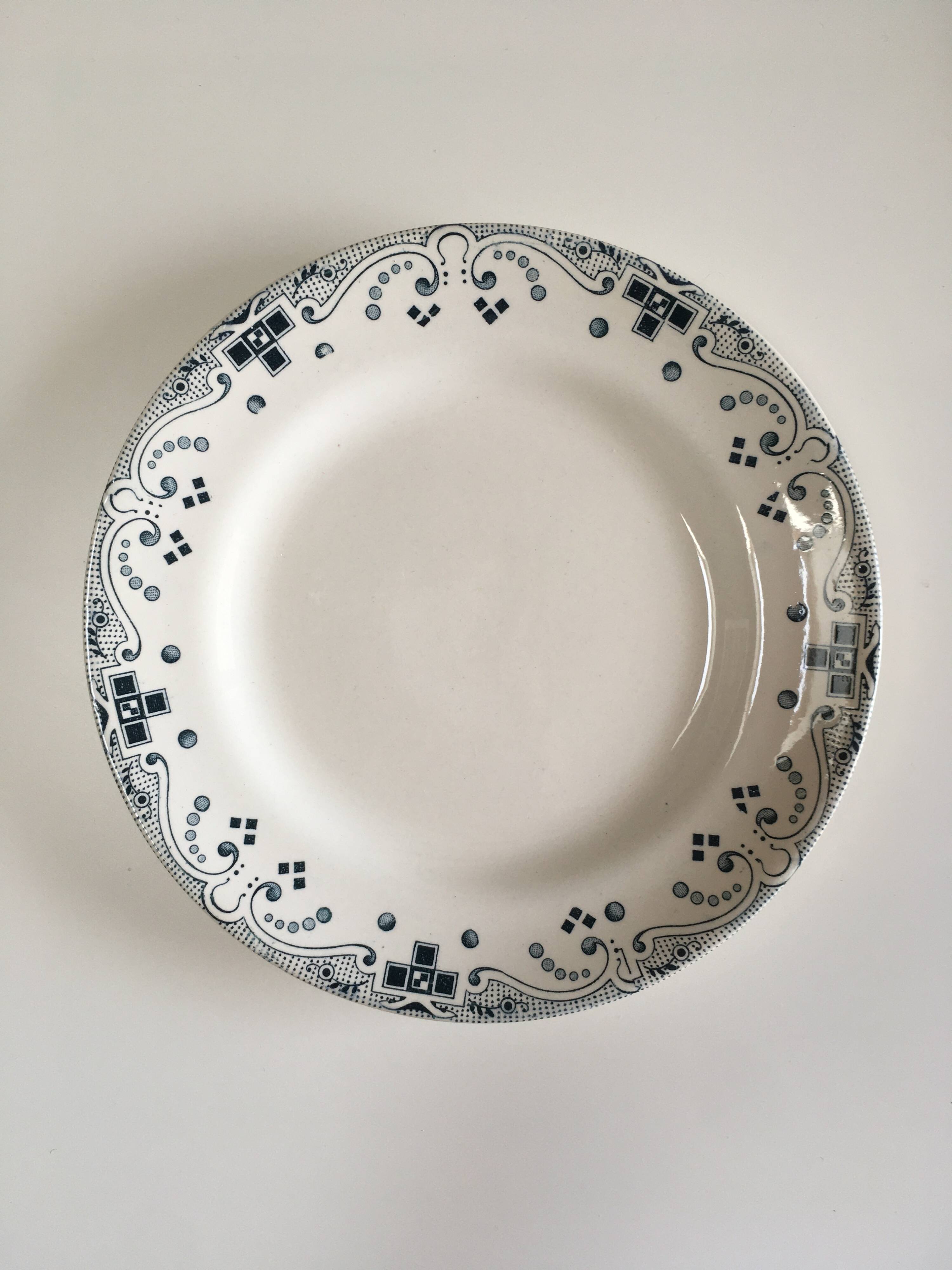 8 plates Moroccan model in earthenware - French manufacture