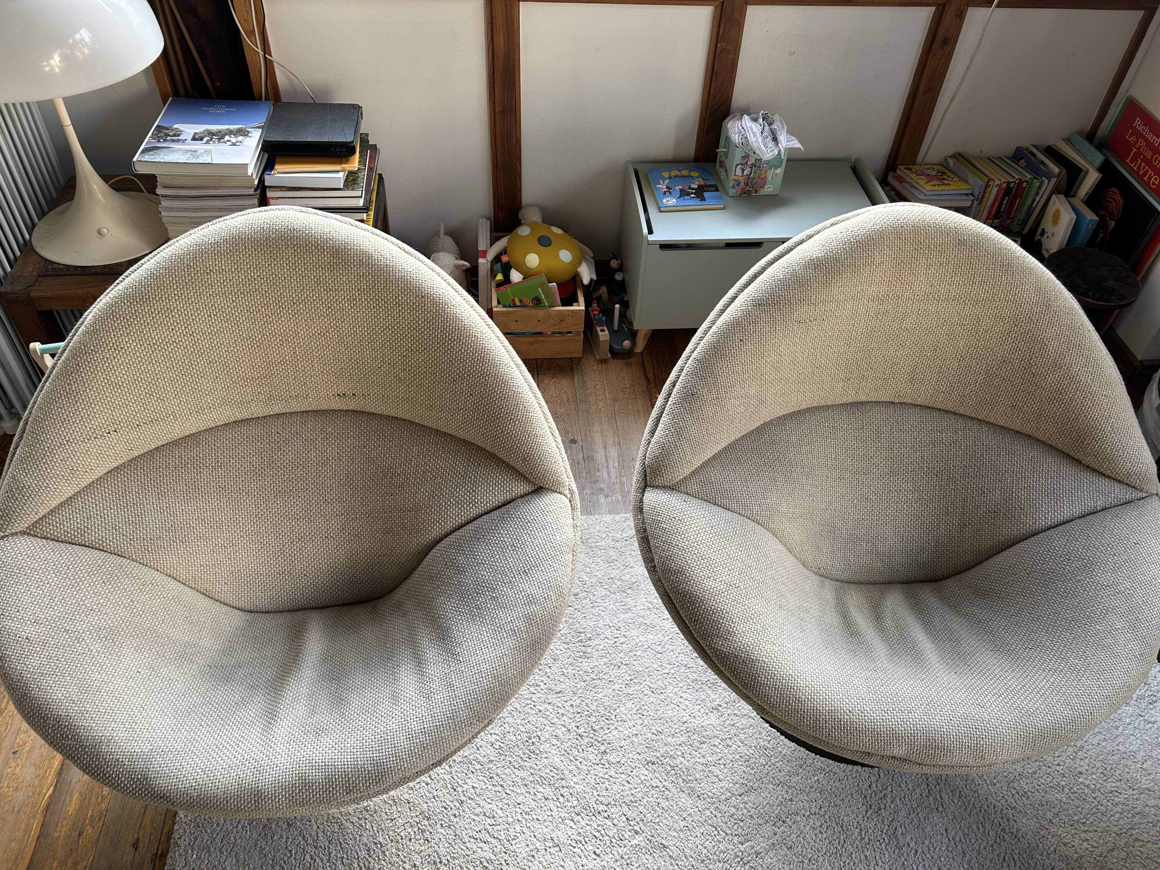 Pierre Paulin F422 Artifort Swivel Globe Armchairs