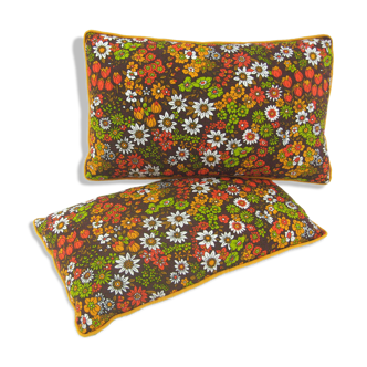 2 coussins rectangulaires passepoilés en toile de coton - décor petites fleurs - vintage années 70