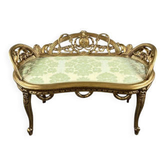 Banquette de style Louis XV en bois sculpté et doré, XXe Siècle
