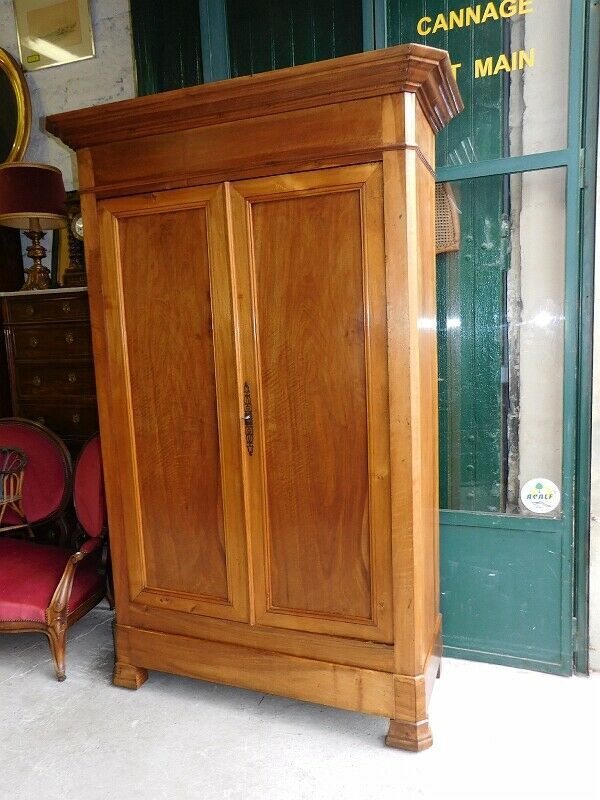 Louis Philippe walnut blond cabinet of the 19th